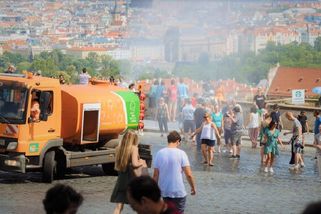 Po krátké nedělní úlevě znovu udeří extrémní vedra. Meteorologové vydali výstrahu a uvedli, které oblasti čeká největší výheň